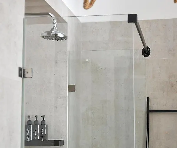 White Door Heart Of 1 Apartmán