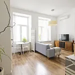 White Door Heart Of 1 Appartement